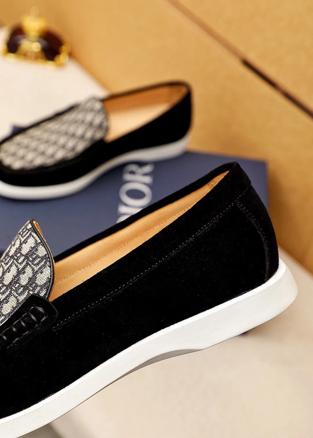 Men's shoes 💰460 💐 Product trademark: Dior "Dior" casual leather shoes Regular size: 38-44 (45.46.47🉑️Customized) Product materials: Selected Italian imported first-layer calfskin upper, imported water-dyed 🐂 cowhide lining. Strong three-dimensional visual effect, rubber outsole Color: 3⃣️colors available